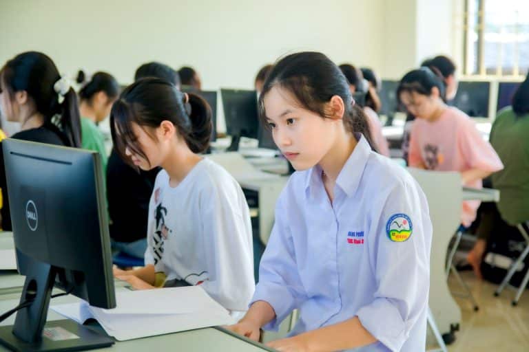 Coopération université-entreprise : préparer les étudiants aux métiers de demain